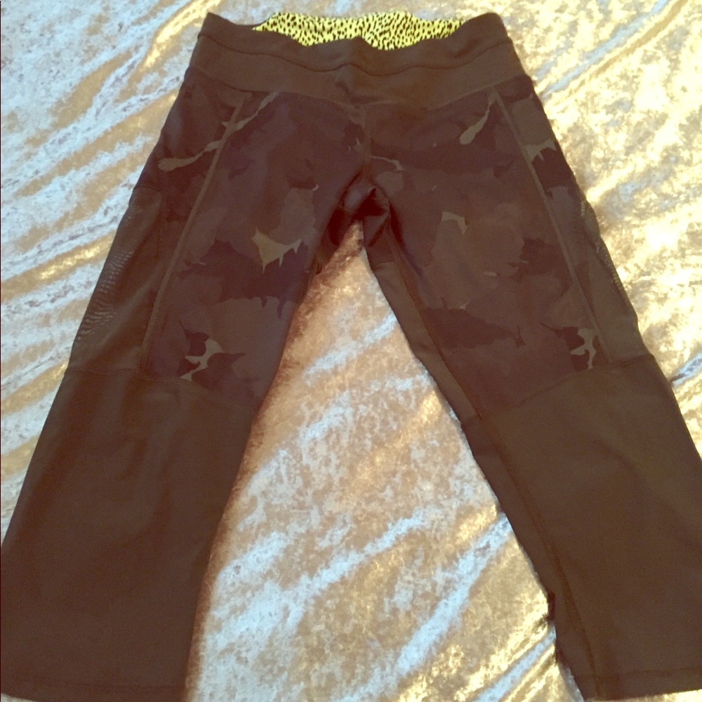 Lululemon Green Camo/mesh Pants Size 4